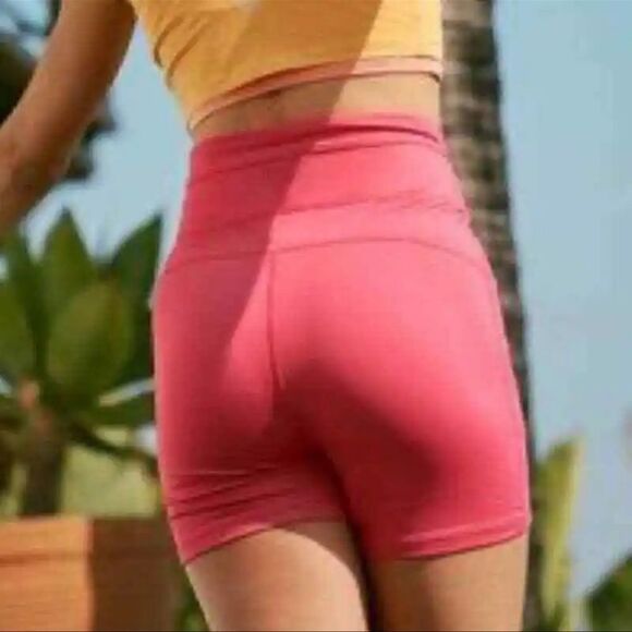 NWTs Free People Odessa Shorts in Wild Raspberry Size XS - Picture 3 of 5